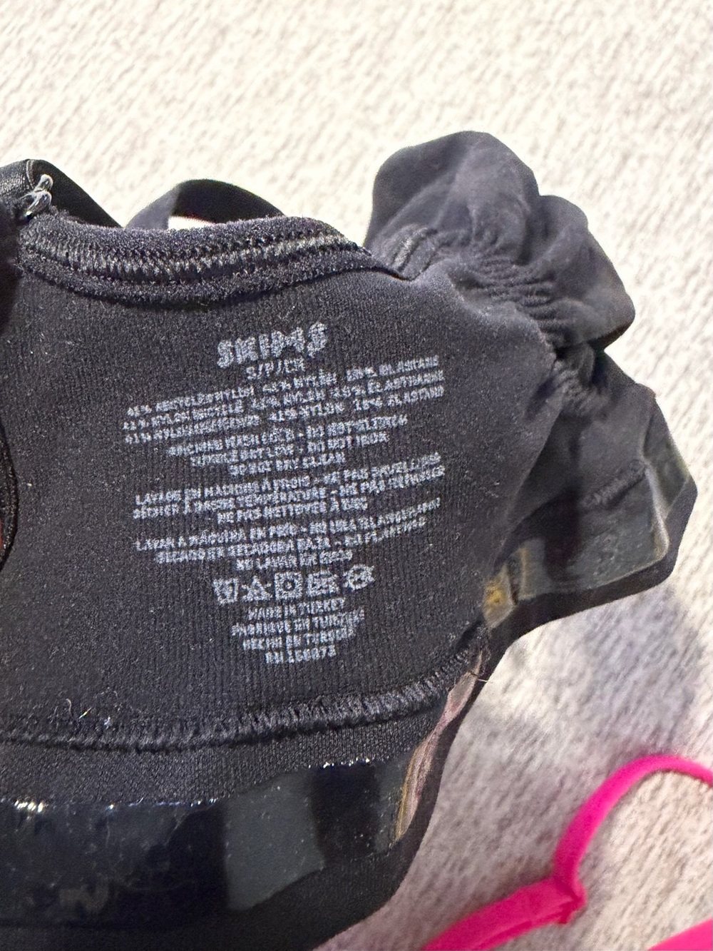 SKIMS Black Seamless Bra and Hot Pink Lace Trim Bralette Duo - Picture 2 of 4